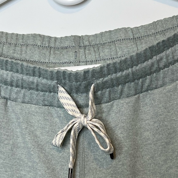 VUORI Women’s performance jogger Stormy Heather - Picture 6 of 11